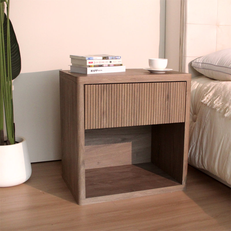 Table de chevet cannelée Mid-Century avec tiroir de rangement et tablette ouverte pour le salon de la chambre à coucher