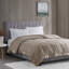Couverture légère en duvet synthétique avec garniture en satin brun très grand-119424599-119424588