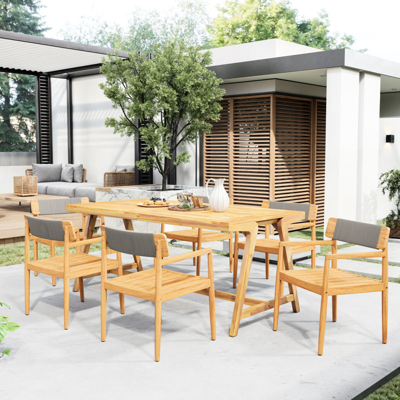4 chaises de patio en bois d'apparence grise et résistante aux intempéries