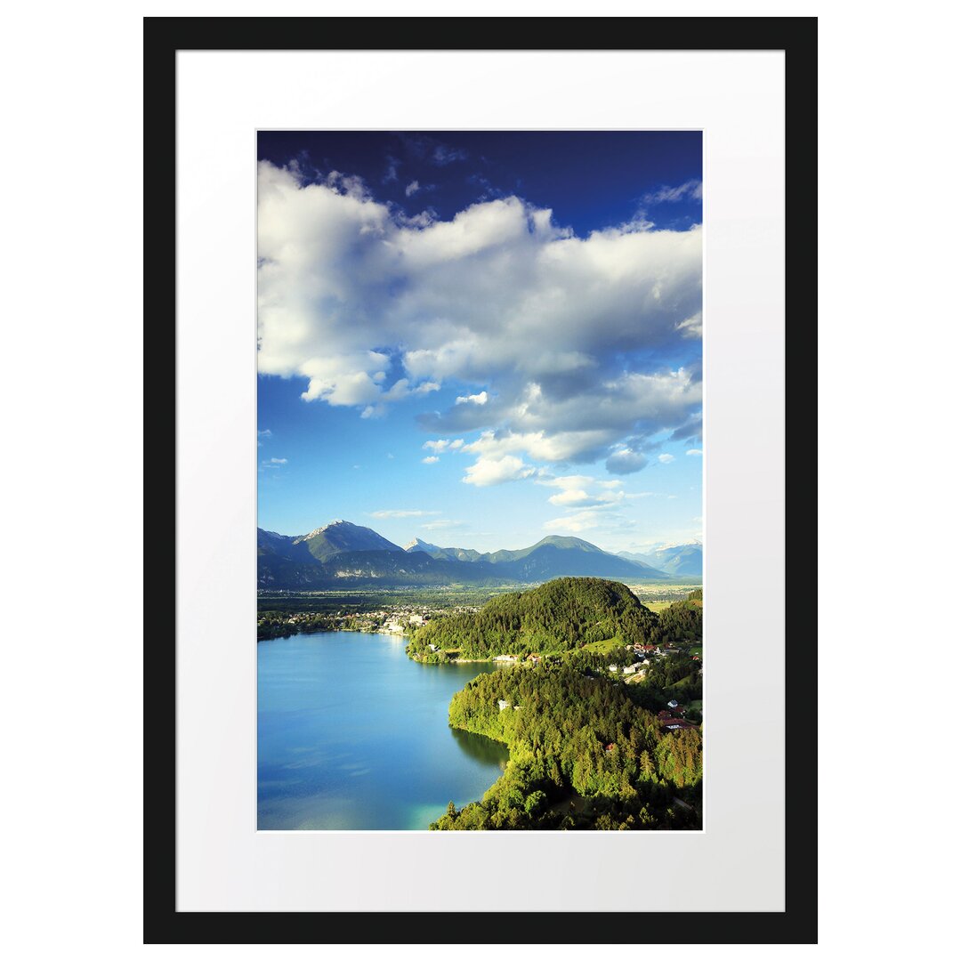 Gerahmtes Poster See mit Insel Landschaft