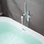Robinet de baignoire monocommande à fixation au sol avec douche à main-82601657