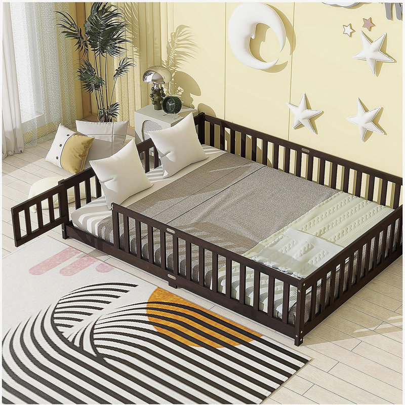 Lit avec enceinte, porte, plancher en bois d'hévéa et garde-corps, Espresso