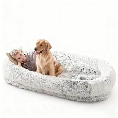 Lit pour chien humain - Grand lit orthopédique lavable en fausse fourrure pour personnes et animaux de compagnie | 71 po x 45 po x 12 po, ensemble complet (coussin + couverture + sangle) | Traversin épais (sensation sécuritaire de câlin) | Convient au salon / chambre à coucher | Lit pour animal de compagnie et propriétaire le mieux coté, équipement de sommeil confortable indispensable