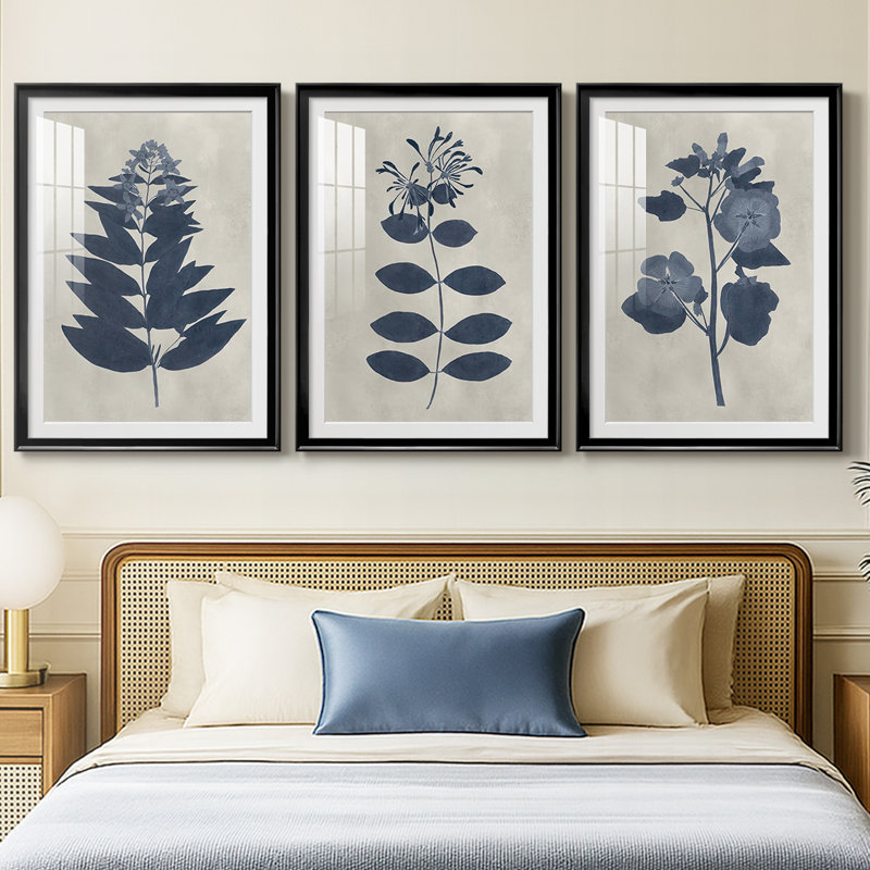 Fleurs bleu marine pressées IV - reproduction encadrée sur mesure de qualité supérieure mate - 3 pièces, Noir