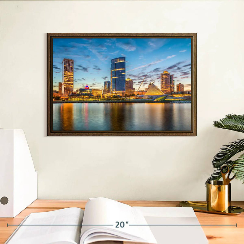 Milwaukee Cityscape, 13 po x 9 po, Cadre flottant noyer
