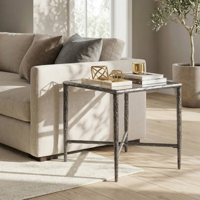 Table d'appoint en métal martelé avec plateau en verre trempé Lalia