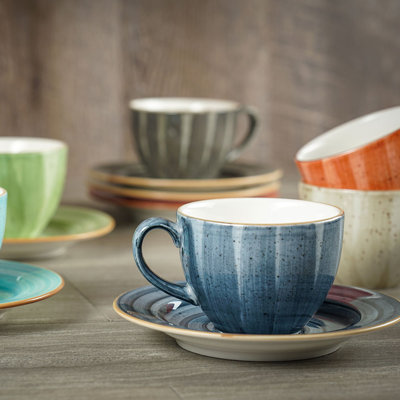 Tasse à cappuccino et soucoupe
