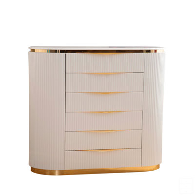 Commode dorée avec bois