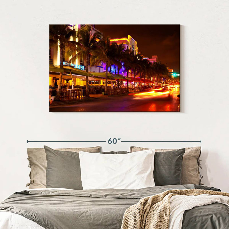 Sireci South Beach Night Life
