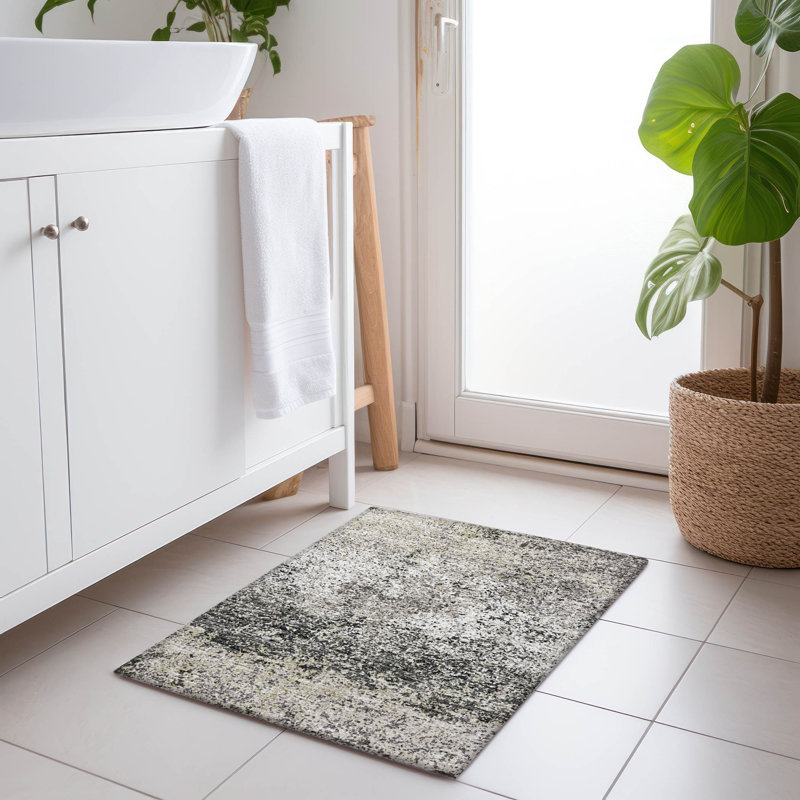 Tapis gris lavable à la machine de qualité supérieure Mayfield, Rectangle 1 pi 8 po x 2 pi 6 po