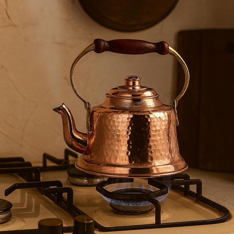 Théière turque en cuivre fabriquée à la main avec poignée en bois - Bouilloire traditionnelle martelée 1,3 L pour thé, infusions, utilisation décorative (théière Maras)