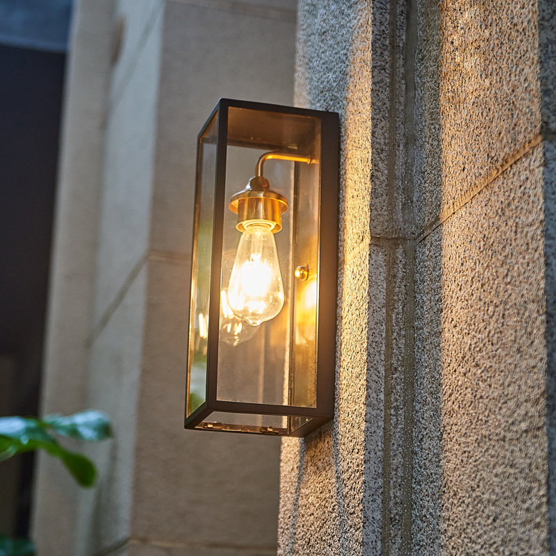 Quashun Wall Light