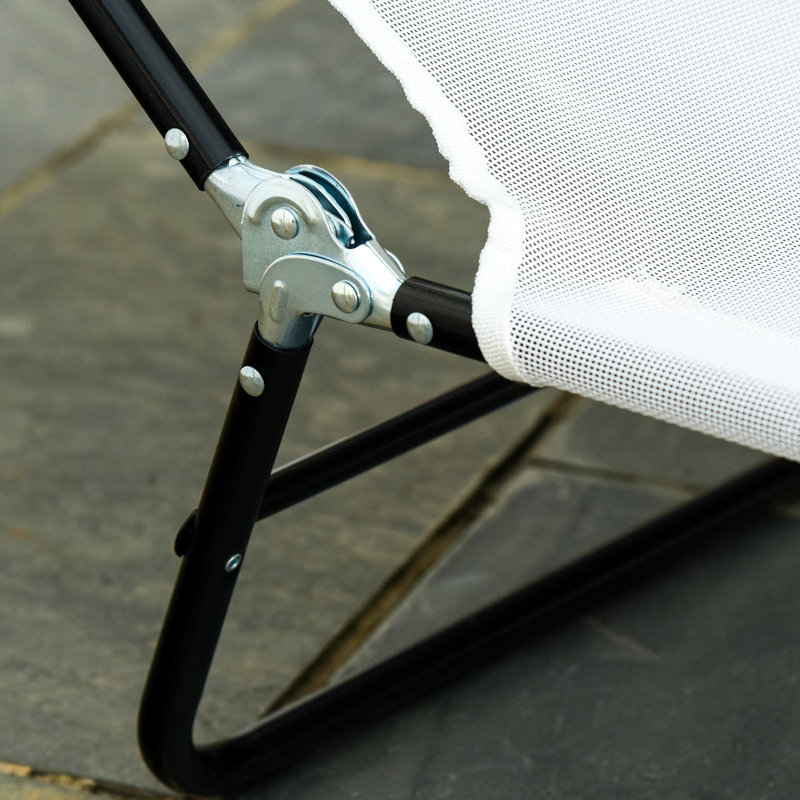 Chaise longue de camping - blanc crème. Pliable pour une utilisation extérieure. Dossier inclinable avec siège en filet respirant. Différents angles réglables. Léger et facile à transporter. Fabrication en acier. Idéal