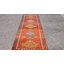 Tapis de couloir unique en laine noué à la main de style années 1960 de 3 pi x 13 pi 4 po en rouge / orange / ivoire