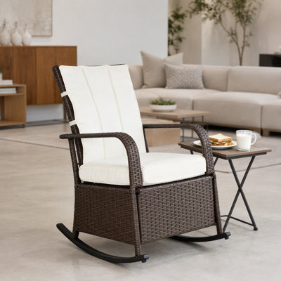 Fauteuil inclinable et berçant en rotin d'extérieur