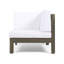 Fauteuil d'extérieur Carie avec accoudoir droit, coussins blancs, lattes en bois gris