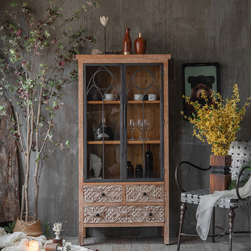 Buffet en bois massif brun, 62.6" H x 31.1" W x 13.39" D