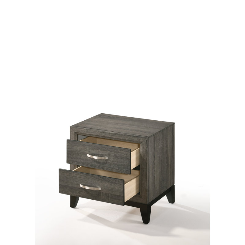Table de chevet avec style gris vieilli et rangement dans un tiroir spacieux