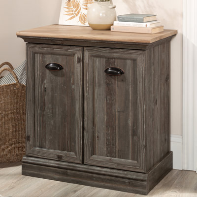 Armoire rustique autoportante en bois d'ingénierie rustique, armoire avec tablettes réglables derrière des portes en verre pour un rangement polyvalent dans le salon principal, largeur de 17,7 po