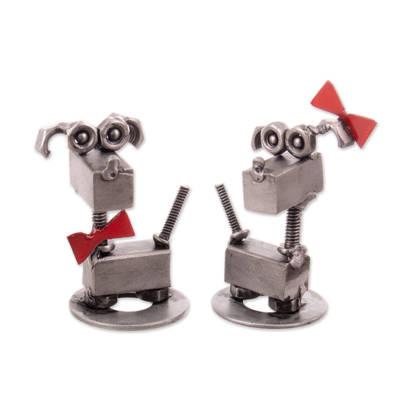 Figurines Novica fabriquées à la main en métal recyclé (paire)