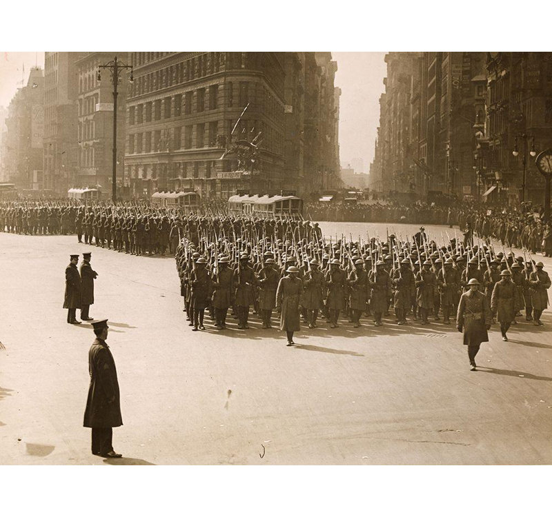 US Parade des Fighters de la célèbre 369th Infantry Coloured New York City, H 19 po x l 24 po