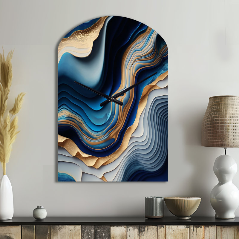 Vibrant bleu et or Flow Art II - grande horloge murale bleue en forme d'arche - forme unique, Moyenne