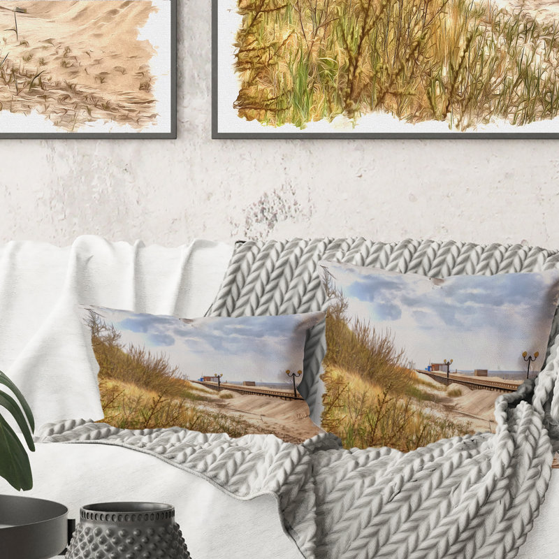 Promenade en bois le long de la côte de la mer Baltique - Coussin décoratif traditionnel imprimé 1