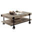Table basse industrielle 1 pièce avec tablette inférieure ouverte, conception esthétique en bois reproduite, support de pieds en forme de roue, éléments de conception à lattes, apparence naturelle et noire, réplique de 25,18 po de largeur, roulette