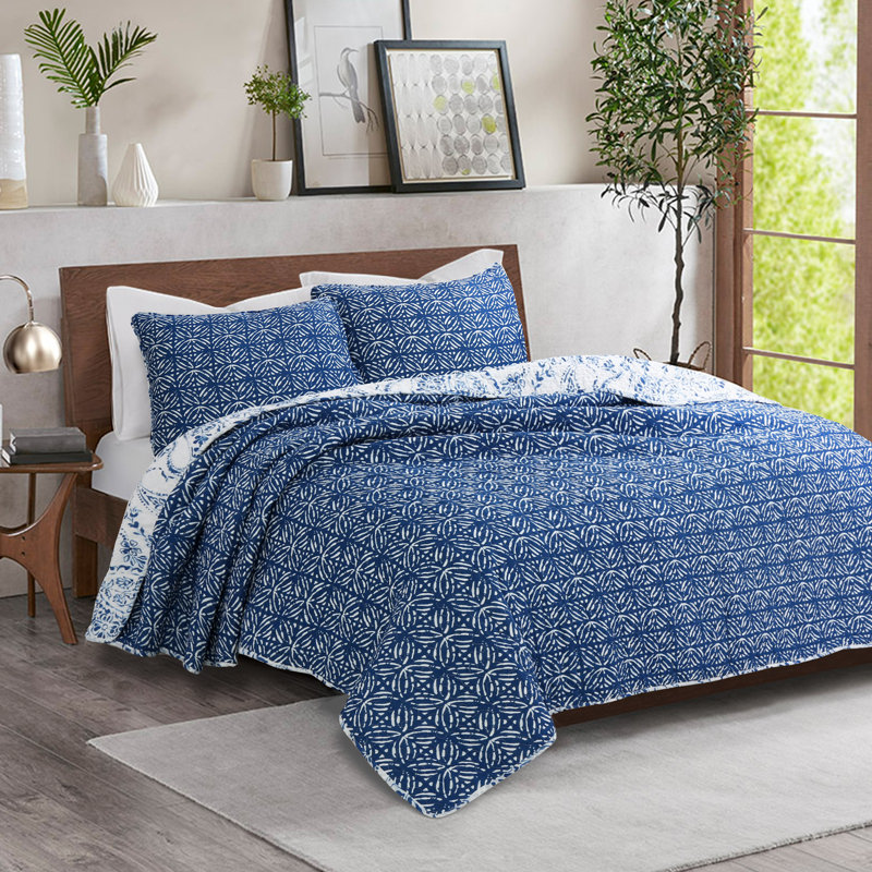 Erindale Navy/Blue Reversible 3 Piece Quilt Set, King Quilt + 2 King Shams