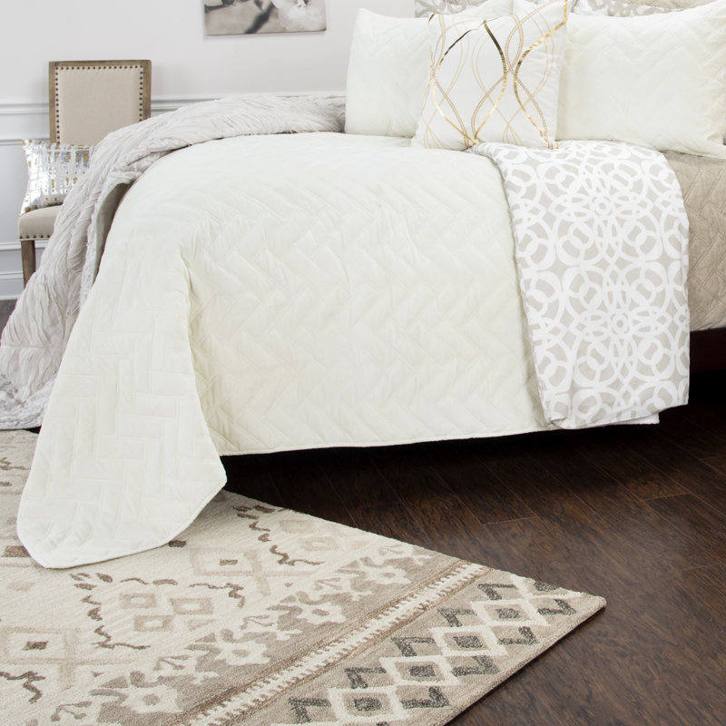 Farmhouse / Country Velvet Quilt, Queen Quilt, White