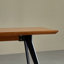 Ensemble de table à manger confortable en bois massif-107199092