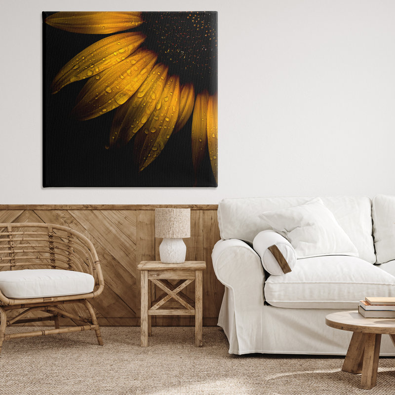 Détail de tournesol avec toile de gouttelettes, design par Brian Carson, H 36 po x l 36 po