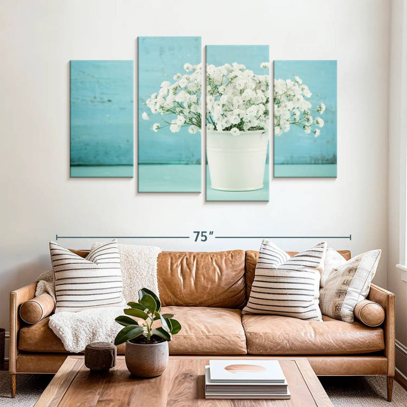 Harnek Gypsophila dans un vase blanc