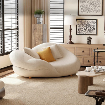 Canapé moderne et minimaliste de style crème