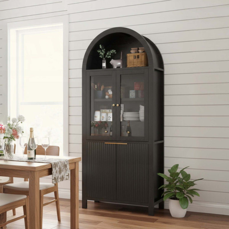 Grand garde-manger arqué cannelé avec tablettes réglables, rangement élégant avec tiroir caché et porte vitrée pour la cuisine, le salon, la salle à manger