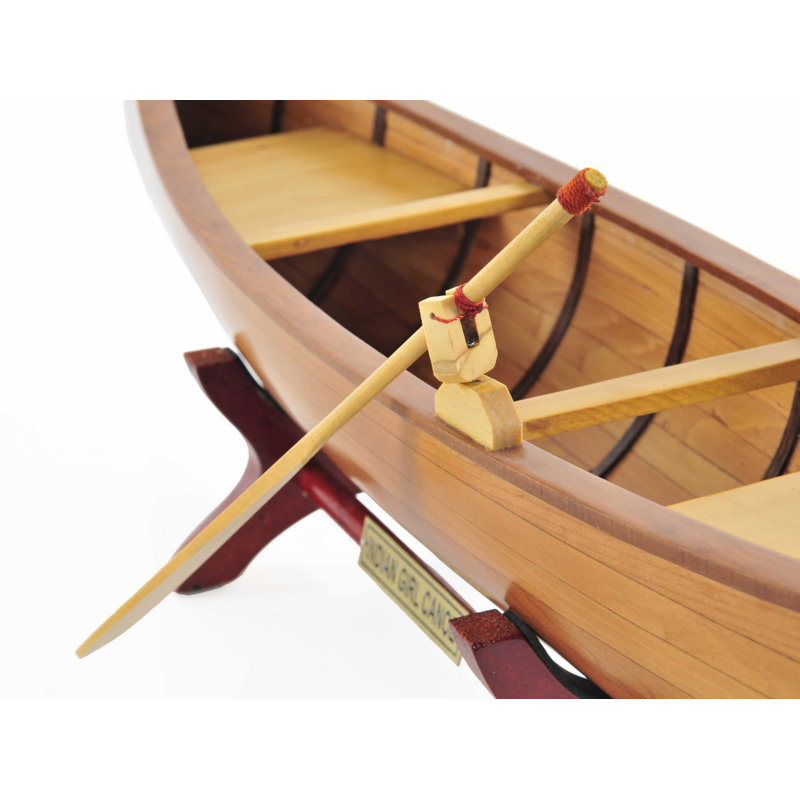 Bateau à fille indien en bois brun