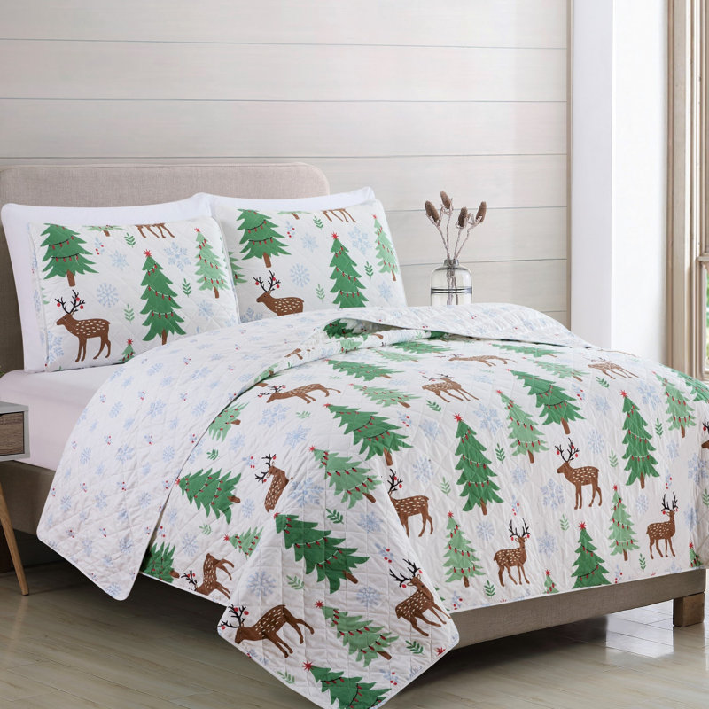Cheerful Holiday Deer / Trees / Snow Reversible Quilt Set with Shams, King / California King Quilt + 2 King Shams