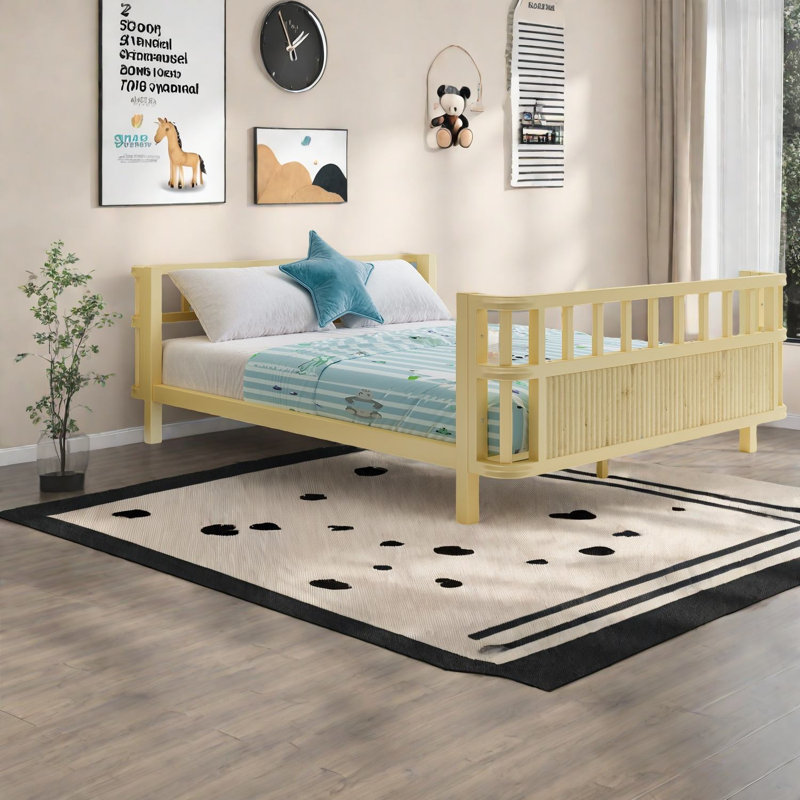 Lit plateforme robuste en bois et en fer pour enfants avec garde-corps, finition naturelle, parfait pour toute chambre à coucher