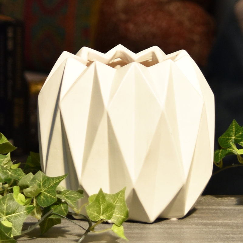 Vase de table en céramique Livesay, H 6,75 po x l 7,5 po x P 7,5 po