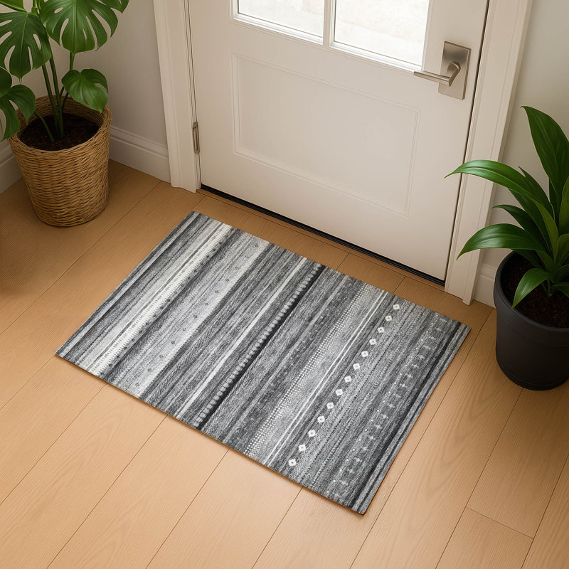 Tapis rayé de qualité supérieure Mayfield, Gris, 1 pi 8 po x 2 pi 6 po