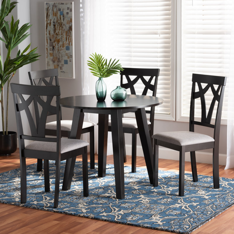 Ensemble repas pour quatre personnes