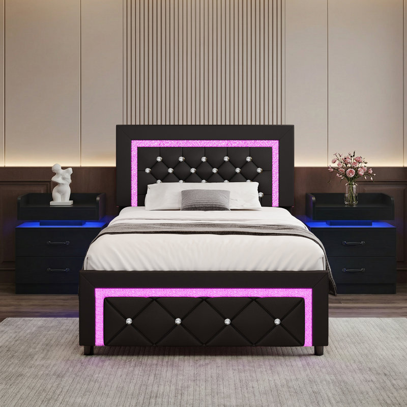 Structure de lit plateforme tapissier avec lumières DEL et ensemble de chambre à coucher avec tables de chevet à DEL assorties