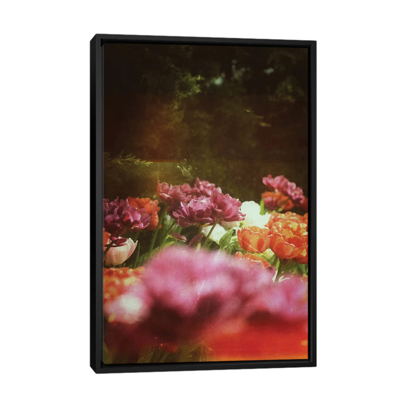«Dancing in the Dark», impression sur toile, H 26 po x l 18 po x P 1,5 po, Toile avec cadre noir, Pas de tapis