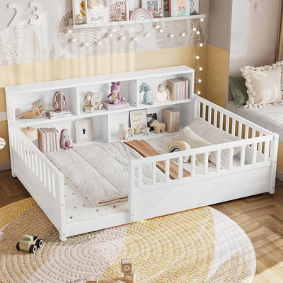 Lit double sur pied en bois avec garde-corps et rangement latéral pour un sommeil sécuritaire et élégant