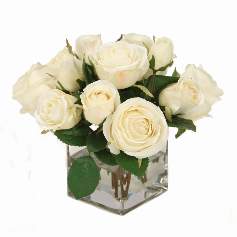 Arrangement floral de roses dans un vase