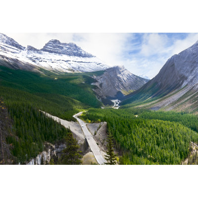 Route à travers les montagnes Rocheuses canadiennes - Icefields Parkway par Handsomepictures - photographie sur toile tendue