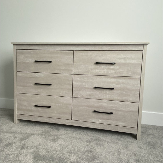 Allysyn 6 Drawer Dresser - Knotty Oak