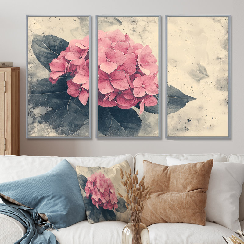 Simple hortensia rose dans un jardin monochrome II - art mural grand hortensia - 3 panneaux, H 40 po x l 60 po, Argent argent