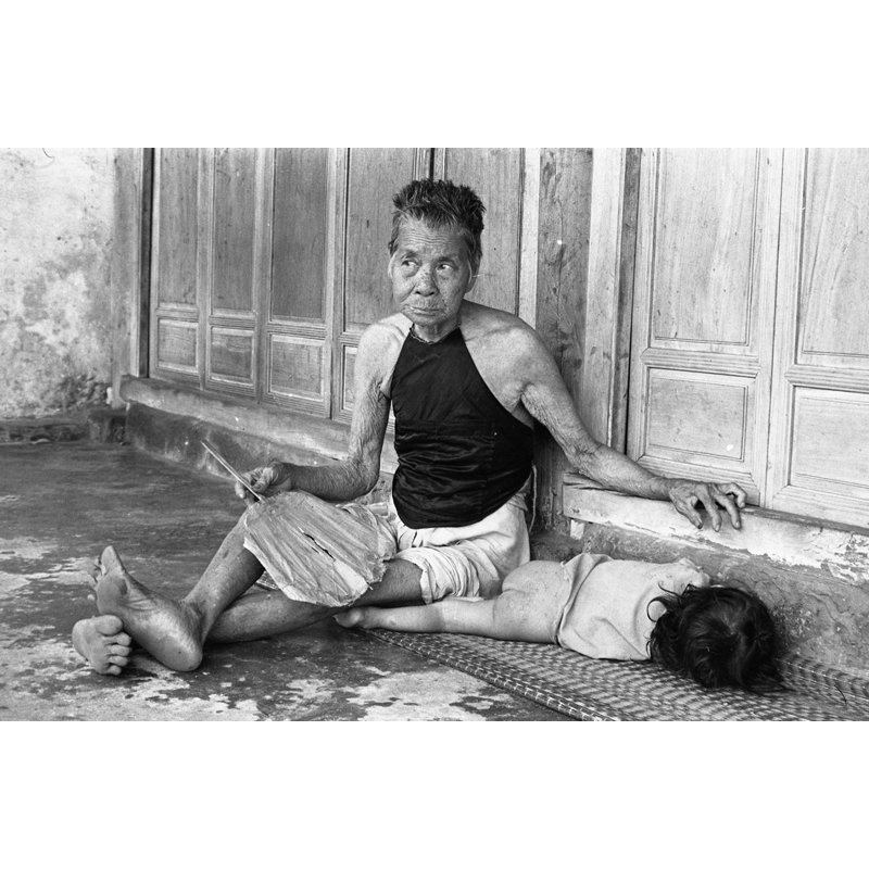 Tay Ninh par Russell Mott - photographie sans cadre, H 24 po x l 36 po x P 0,01 po