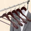 Paquet de 12 cintres robustes, idéal pour les robes, pantalons, costumes, vestes et autres vêtements lourds, solution de rangement pour garde-robe peu encombrante-258738930